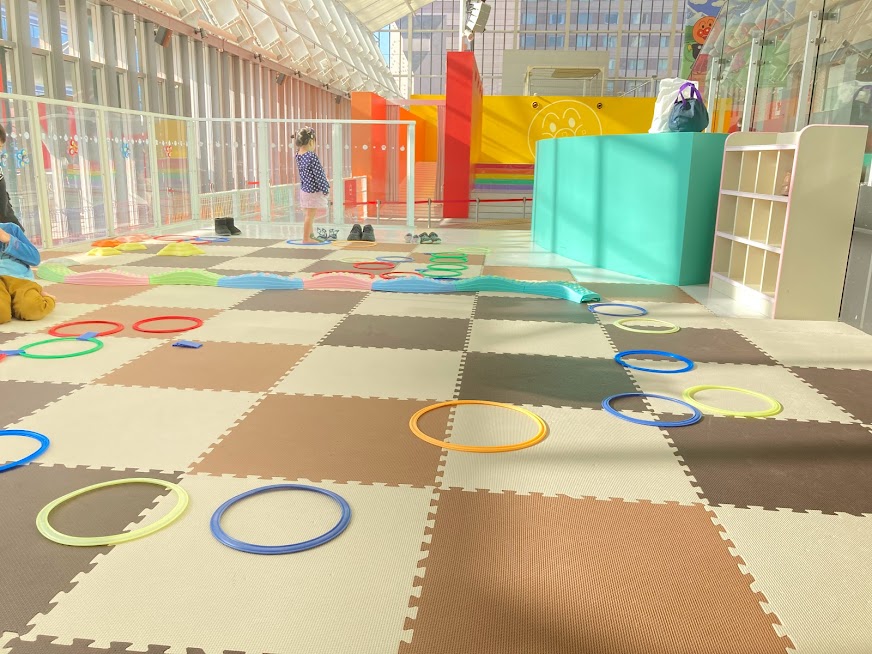 福岡アンパンマンこどもミュージアムinモールにある０歳児も遊べるハイハイスペース