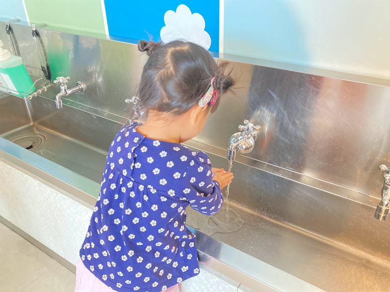 福岡アンパンマンこどもミュージアムinモールのフードコート横のお子様用の小さい手洗い場