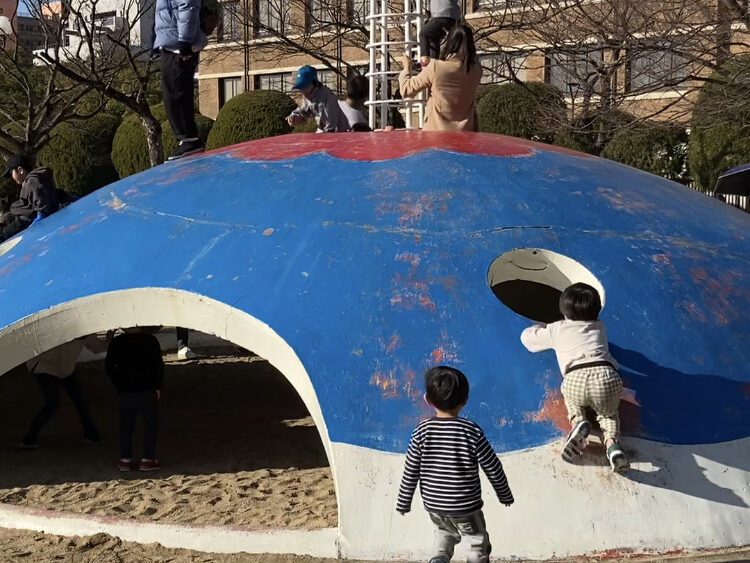 クジラ公園のドーム型のクジラさん